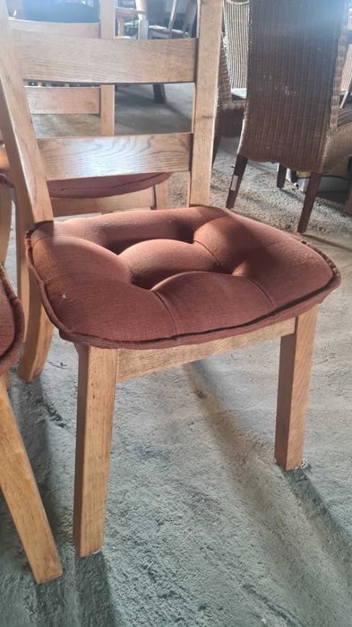 Масивни столове с дамаска