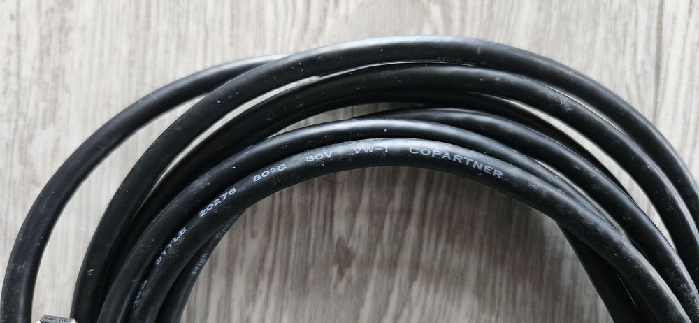 Vând cablu adaptor video HDMI la DVI