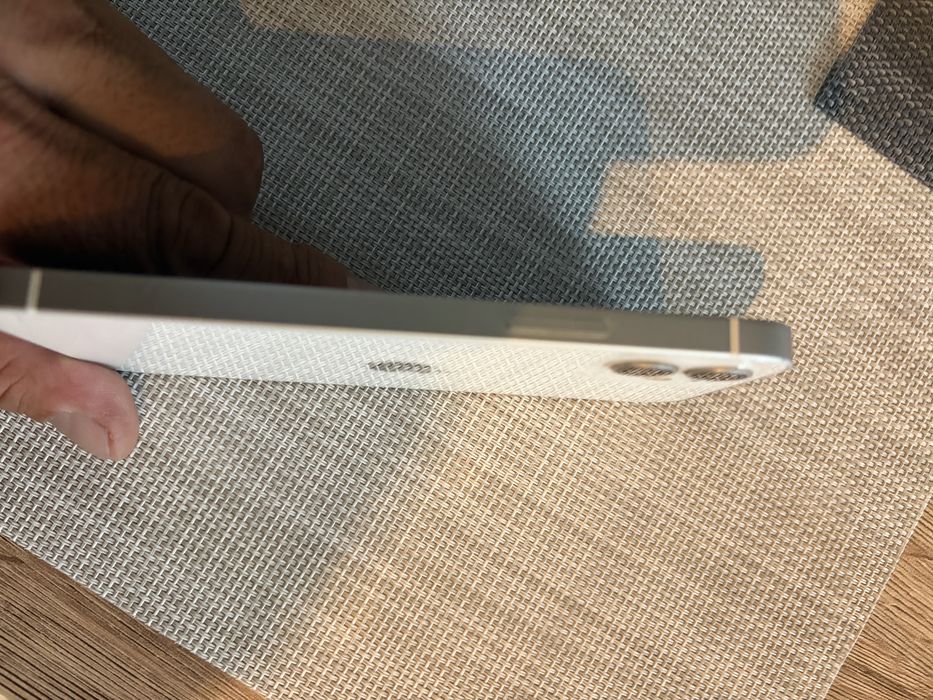 Продавам  Iphone 12
