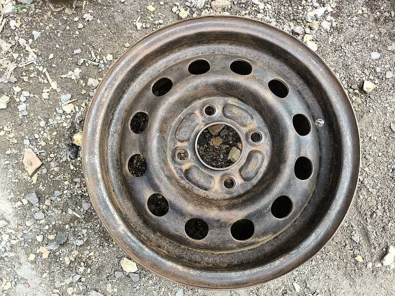 Продам ОДИН металлический диск на Ford