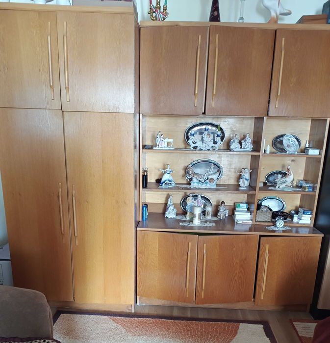 Dulap haine cu vitrine