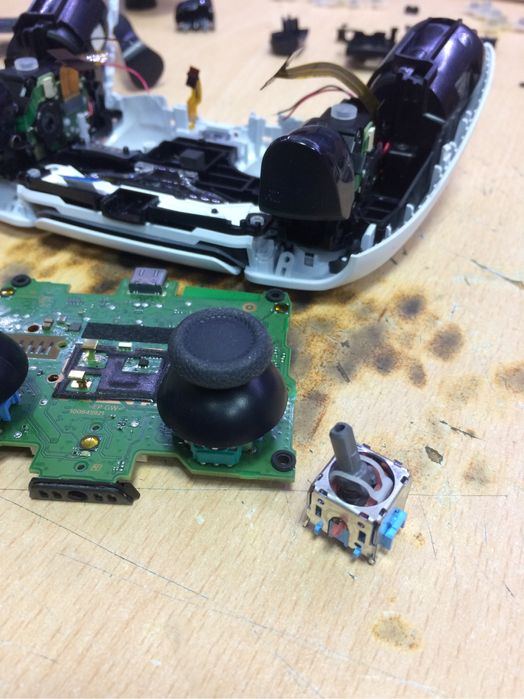 Ремонт джойстици PS5 и PS4, Xbox. Експресно!!!