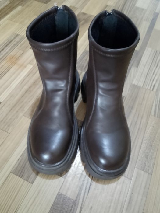 продам ботинки 37