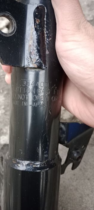 Амортизатор на RX 330