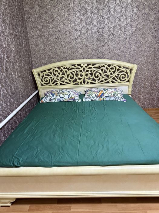 Продам спальный гарнитур
