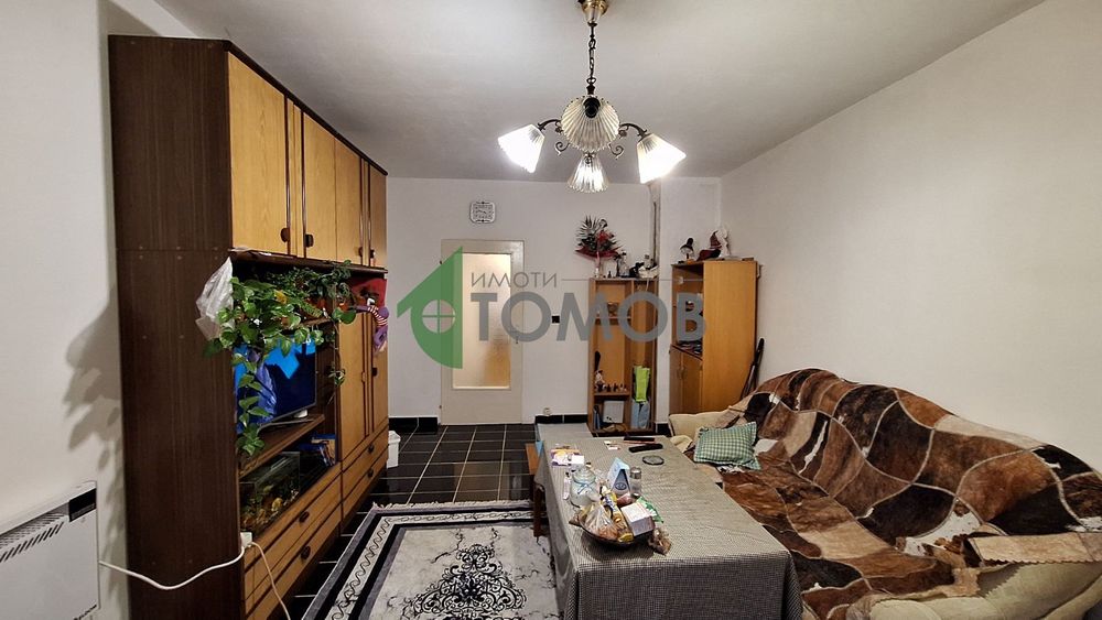 Тристаен апартамент в кв. Железник