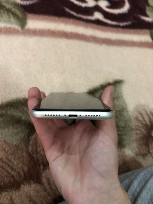 Iphone 11 128 ГБ в хорошеем состаянии с каробкой