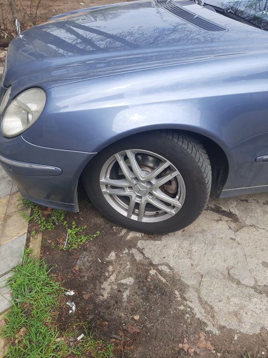 Продавам мерцедес Е класа