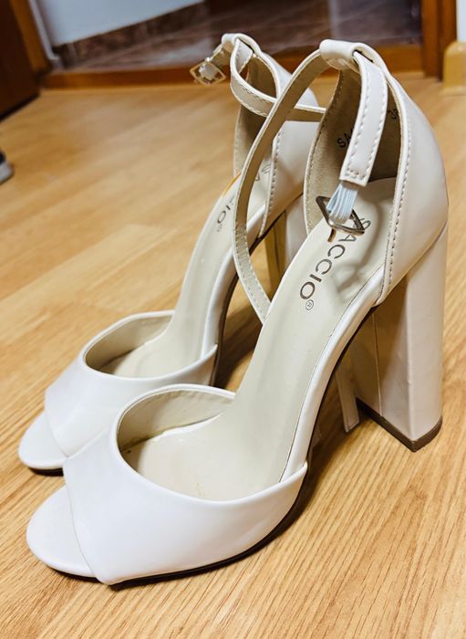 Pantofi dama marimea 38 culoare bej