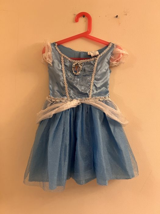 Платья Анны, Авроры, Золушки, Рапунцель, Бэль