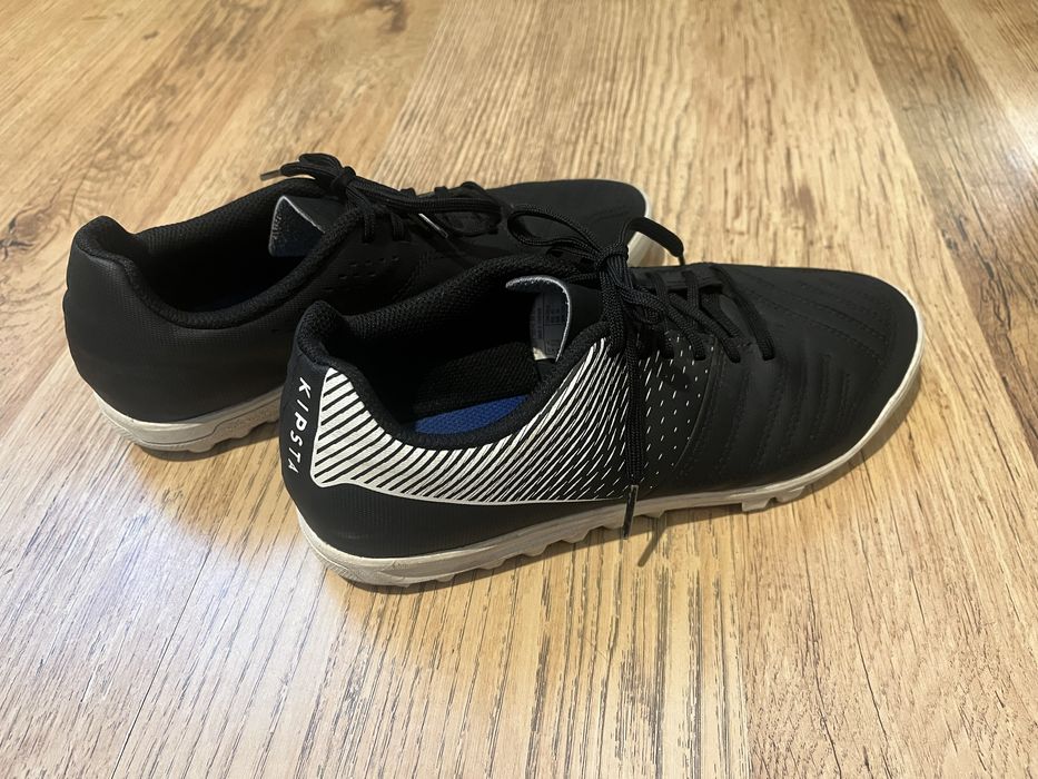 Подходящи за физическо  спортни обувки Kipsta купувани от Декатлон