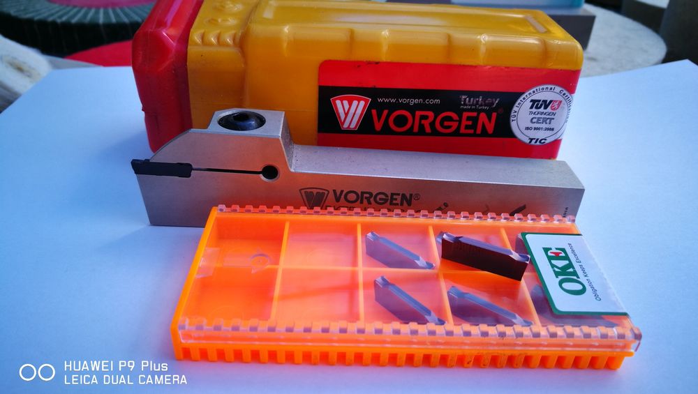 прорезен и канален нож със сменяеми твърдосплавни пластини BKTR