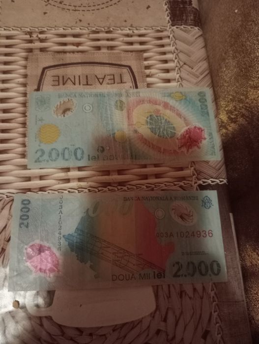 Vând 2 bancnote de 2000 lei eclipsa