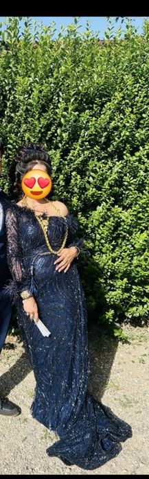 Тъмно синя дълга рокля