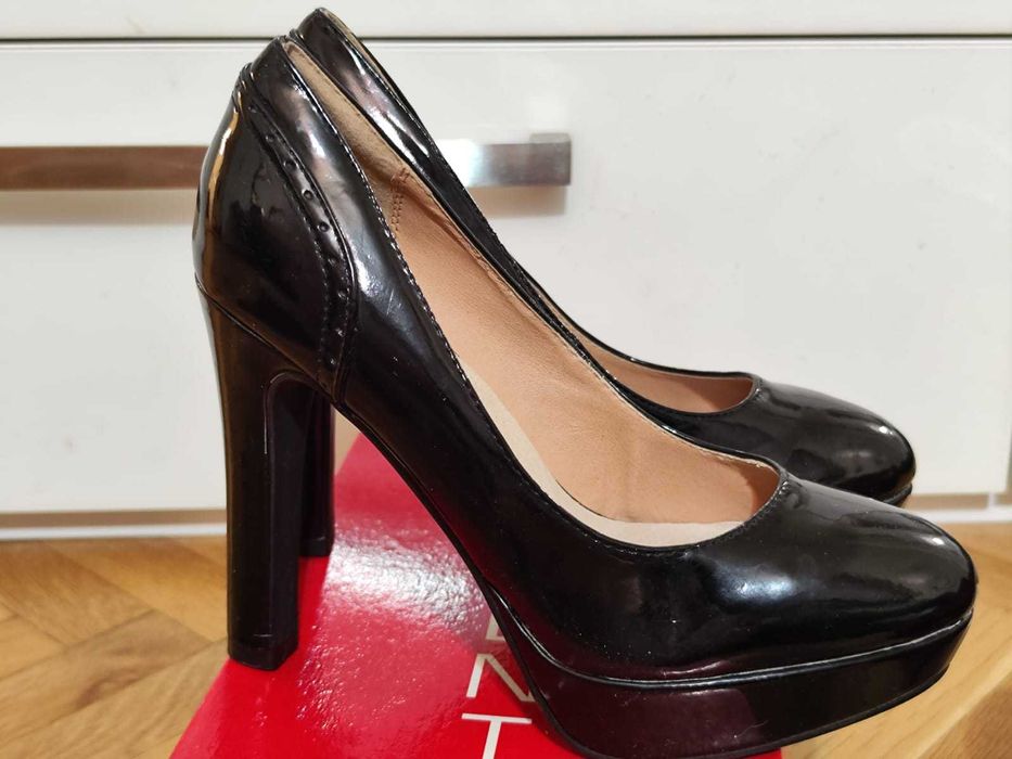 Дамски обувки на висок ток