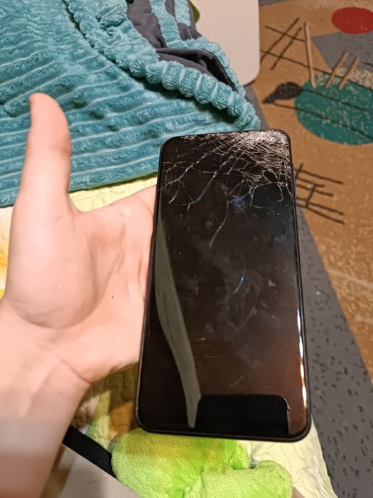 5 телефонов 2 Samsung, 1 lg, 2 Huawei,