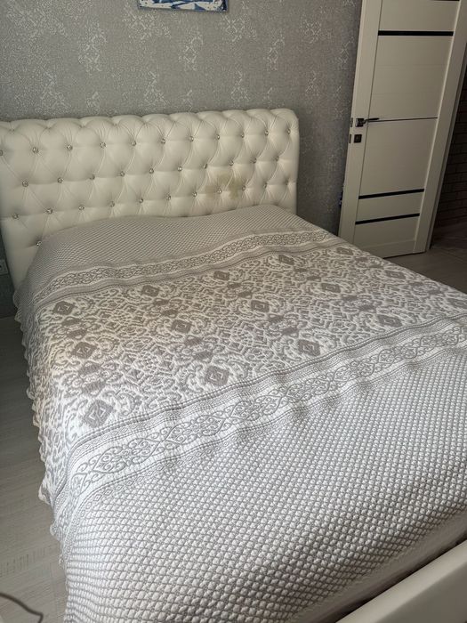 Продам двуспальную кровать