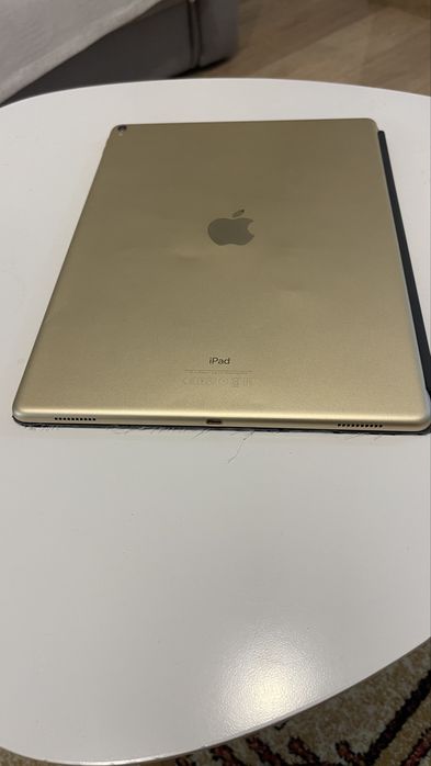 iPad Pro (12.9-inch) (2nd generation) A1670