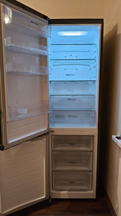 Продам холодильник LG