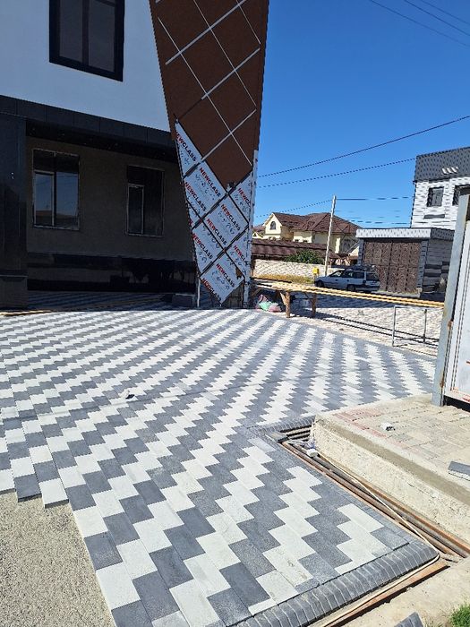 Брусчатка, бордюры, лотки