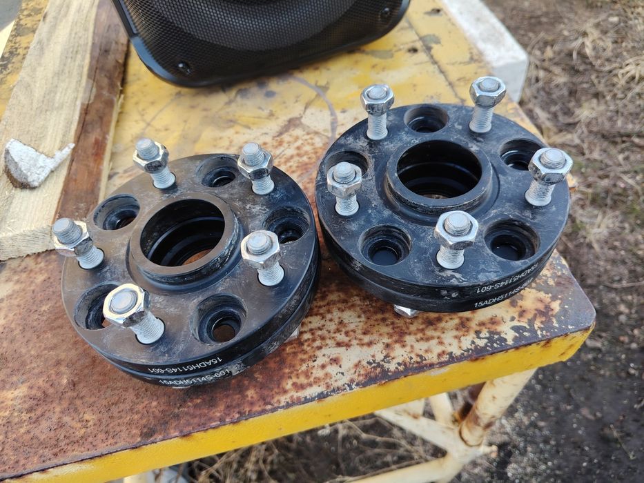 Продам проставки колесные