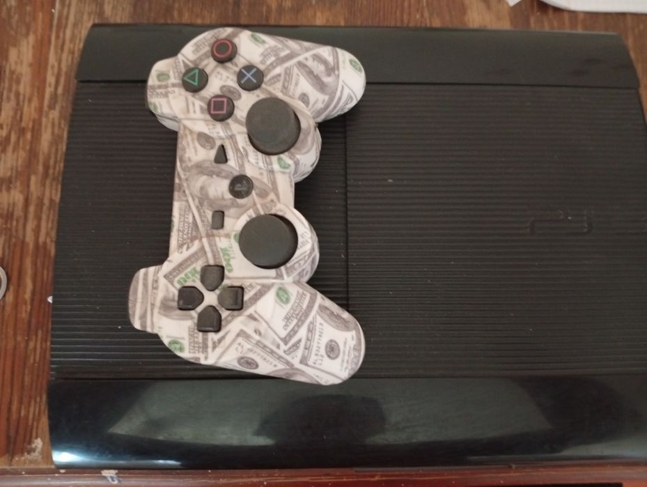 Плейстешн 3 в хорошем состояни прошитаяи