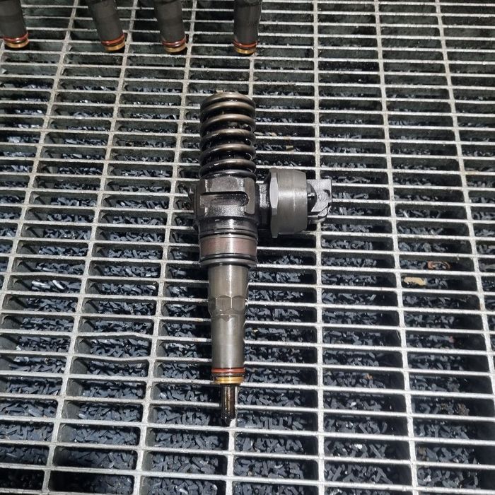 Injector Volkswagen Touareg 7L facelift 2.5 2007 - 2011 174CP BPD BPE Euro4 (1417) ...