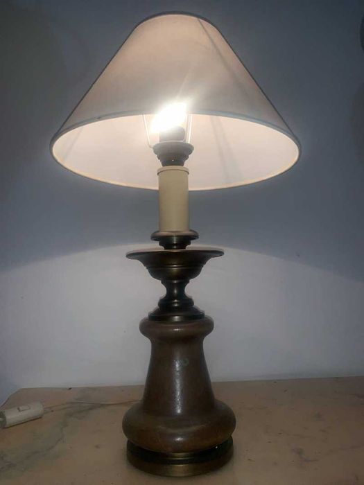 Veioza din lemn si ornamente din cupru