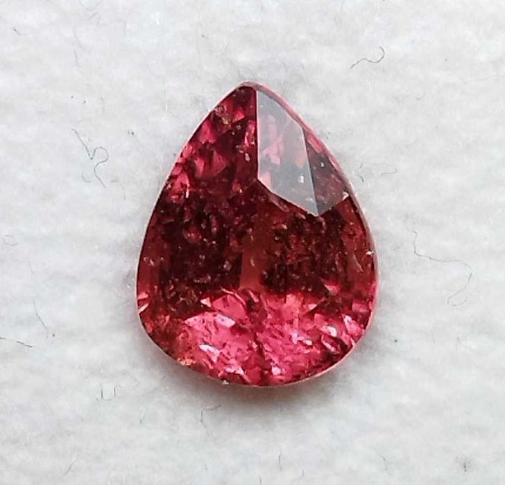 Рядък Ненагряван Падпараджа Сапфир 1.55кт с Цвят на Лотос при Залез!