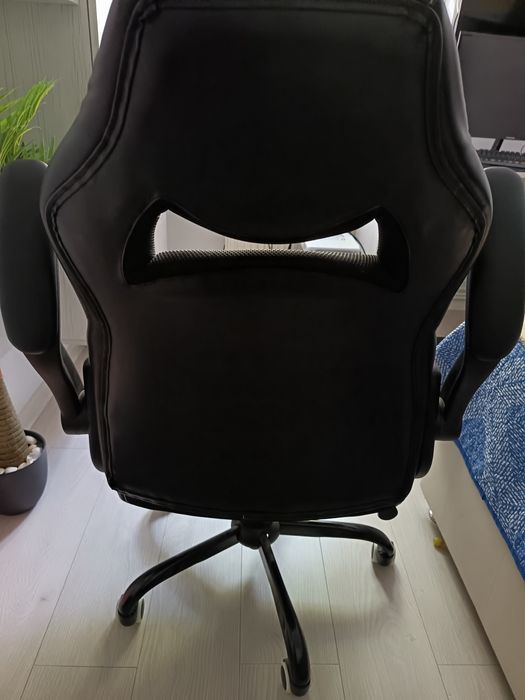 Vând scaun gaming