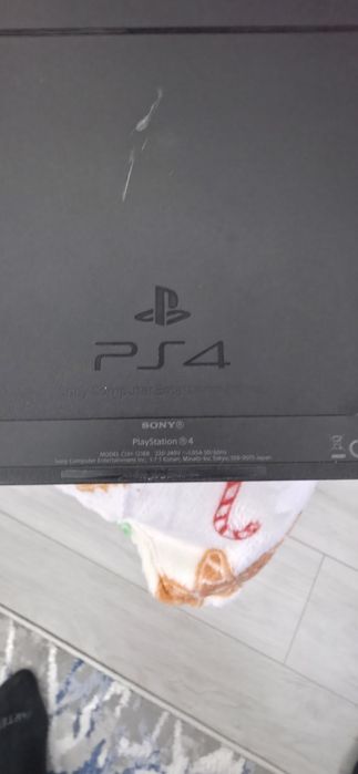 Playstation 4 1 TB cu 2 controllere