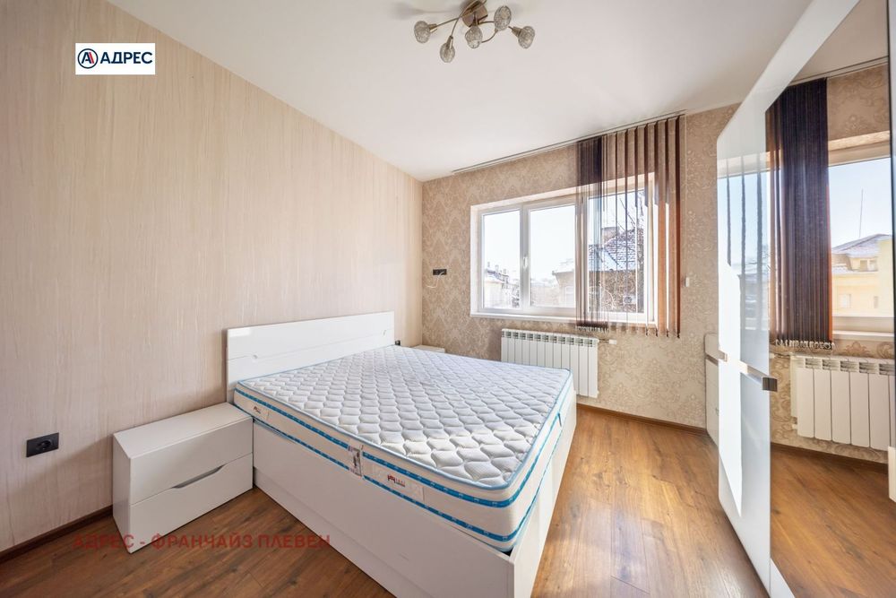 Продава се Тристаен апартамент в Плевен, Идеален център - 75 кв.м за 1224 €/кв.м - Снимка #7