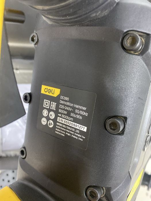 Отбойный молоток Deli DC390(tm79)