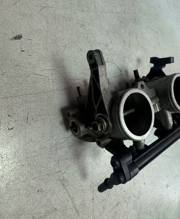 Оборудвани Дросели с дюзи за Kawasaki ER6 OEM