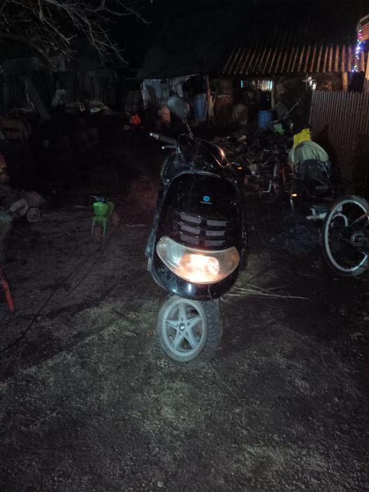 Vând sau schimb Piaggio hexagon 250cc