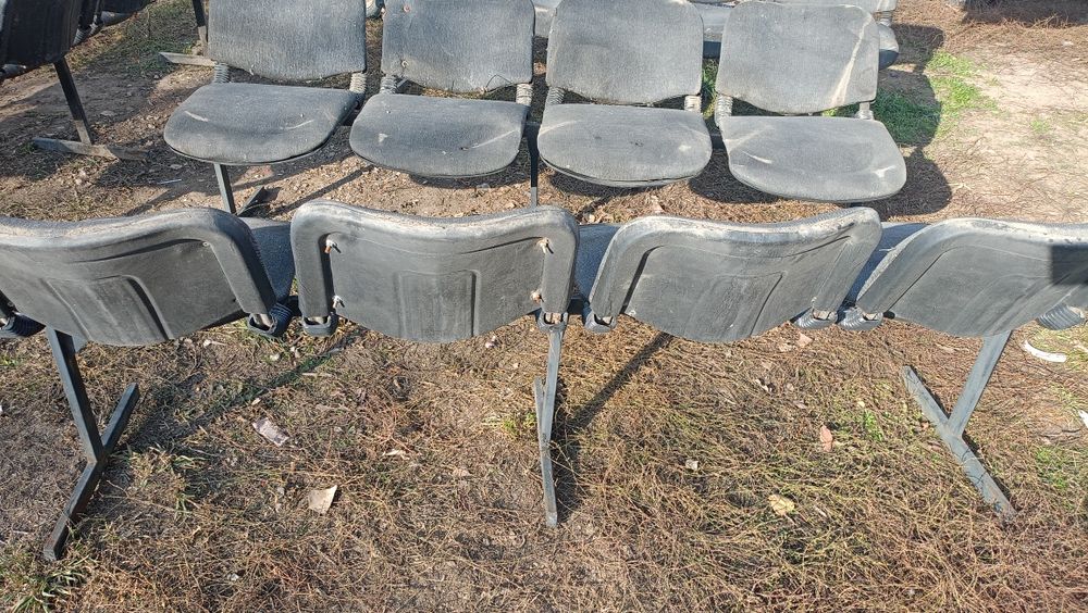 Стол и стулья кресла