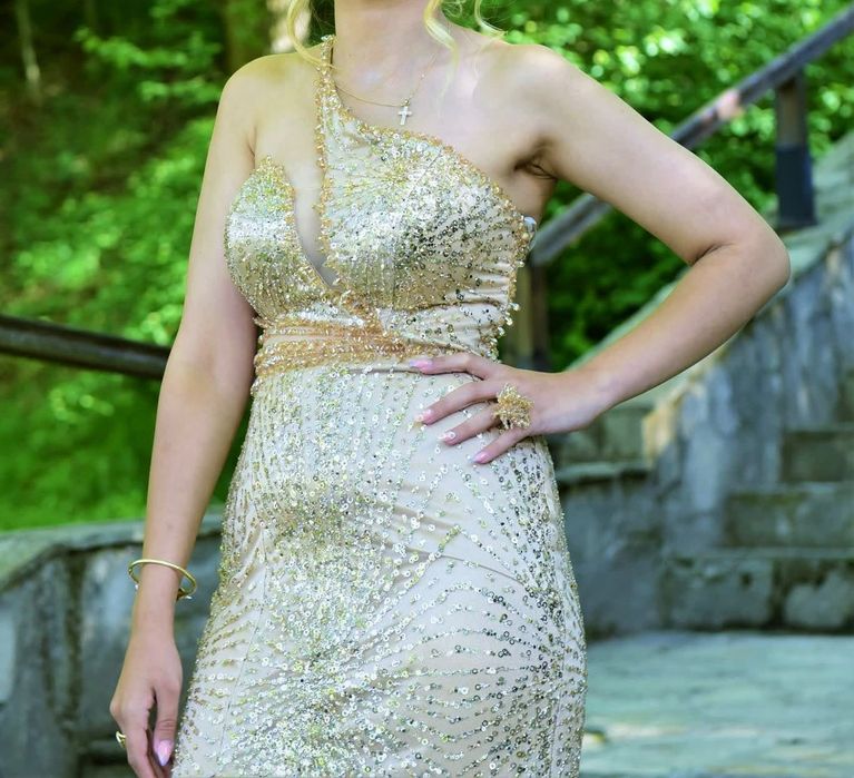 Продавам Бална Рокля