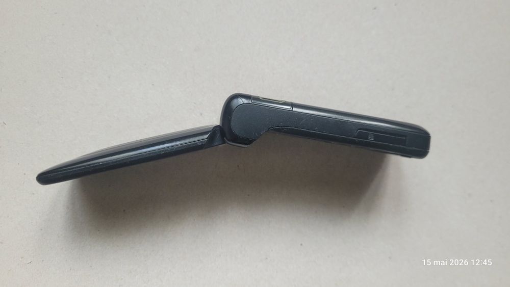 Vând Telefon NOKIA model 6086, cu clapetă