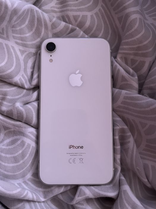 iPhone XR 64GB бял