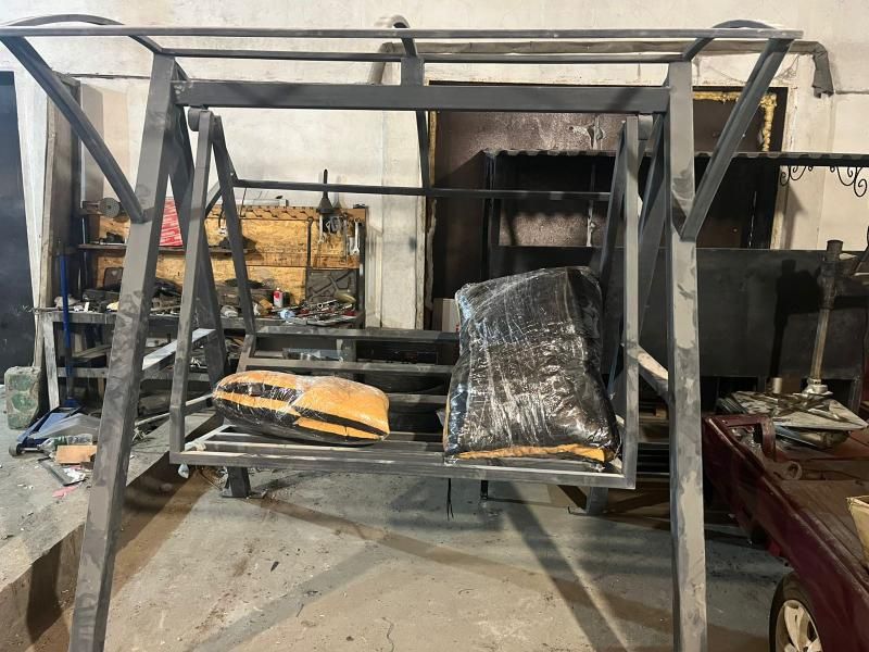 Продам уличную качелю