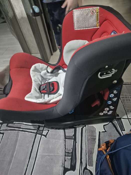 Продам автокресло Chicco