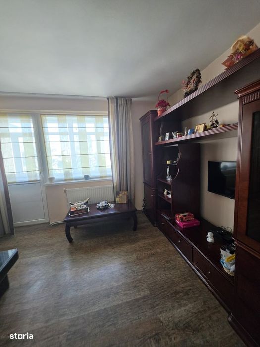 Apartament 3 camere Cornisa etaj II