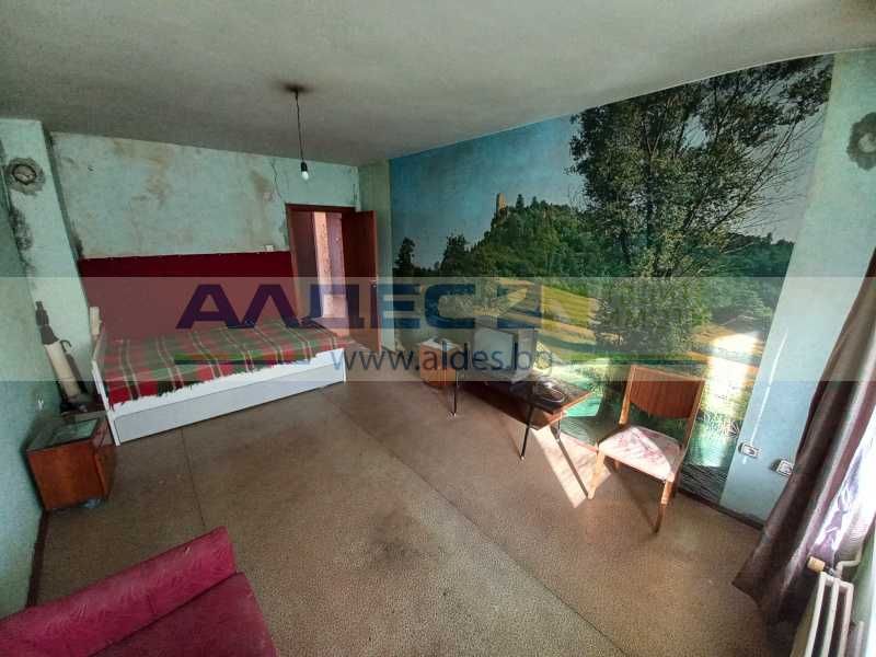 Просторен, непреходен двустаен ап. в Сухата Река!