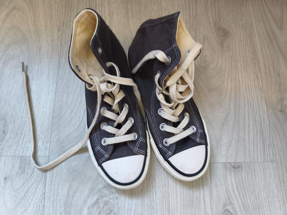 Converse adidasi