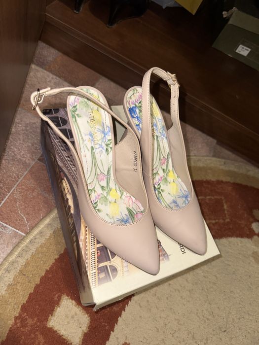 Продам босоножки