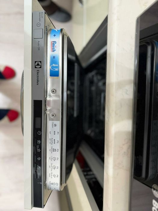 Продаю посудомоечную машину