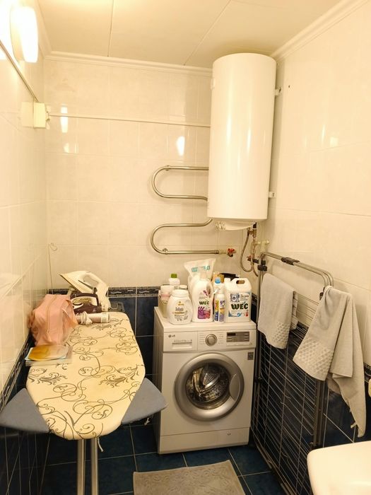 Продам двухэтажную 5 комн. квар. 1 - 80- 6 этаж