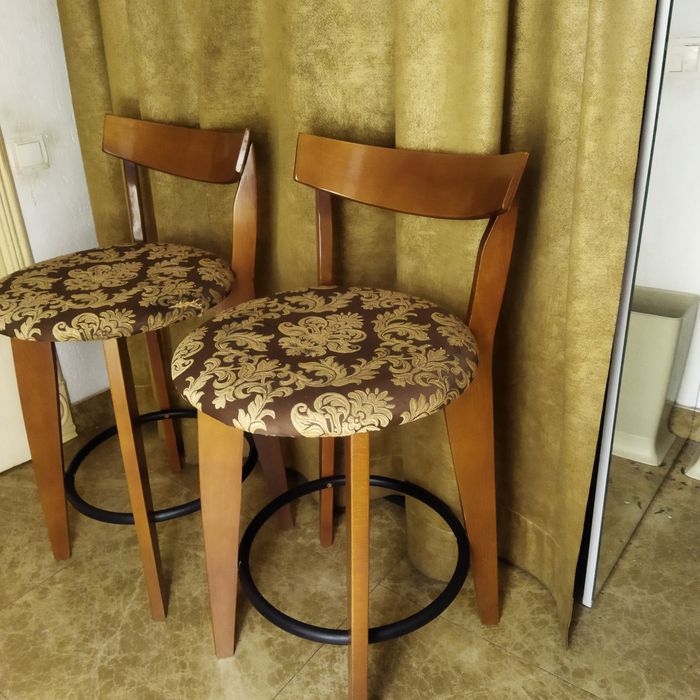 Продам барные стулья деревянныеб/ у