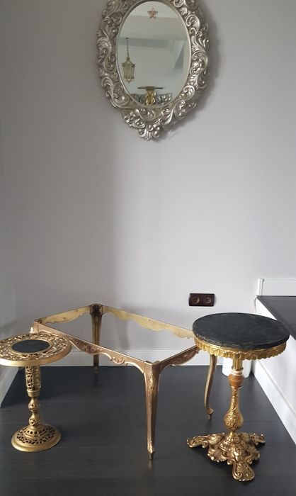 Măsuță veche  din bronz cu blat din marmură