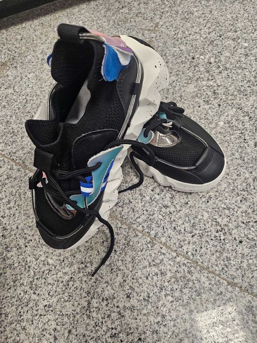 Дамски спортни маратонки